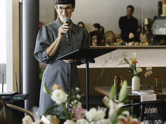 La piel que habitas empieza en el plato