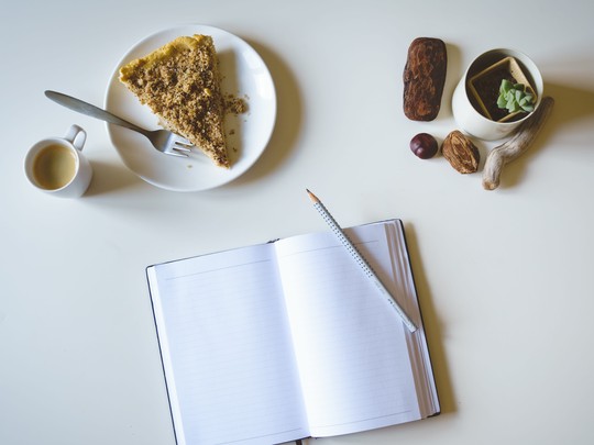 Llevar un diario de alimentos ayuda a comer mejor